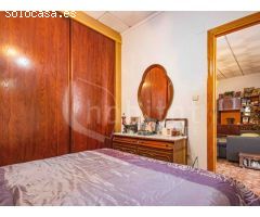Casa de pueblo en planta baja con patio trasero a la venta en Los Montesinos,
