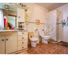 Casa de pueblo en planta baja con patio trasero a la venta en Los Montesinos,