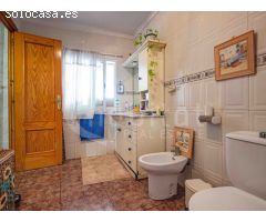 Casa de pueblo en planta baja con patio trasero a la venta en Los Montesinos,