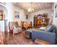Casa de pueblo en planta baja con patio trasero a la venta en Los Montesinos,