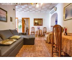Casa de pueblo en planta baja con patio trasero a la venta en Los Montesinos,