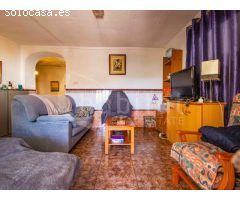 Casa de pueblo en planta baja con patio trasero a la venta en Los Montesinos,