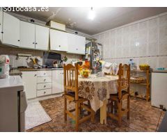 Casa de pueblo en planta baja con patio trasero a la venta en Los Montesinos,