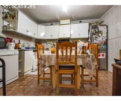 Casa de pueblo en planta baja con patio trasero a la venta en Los Montesinos,