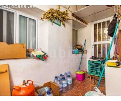 Casa de pueblo en planta baja con patio trasero a la venta en Los Montesinos,