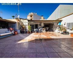Casa de pueblo en planta baja con patio trasero a la venta en Los Montesinos,