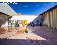 Casa de pueblo en planta baja con patio trasero a la venta en Los Montesinos,