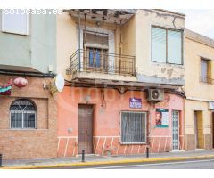 Casa de pueblo a la venta en avenida principal de Los Montesinos, Alicante