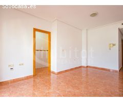 Apartamento en segunda planta con terraza a la venta en Los Montesinos, Alicante
