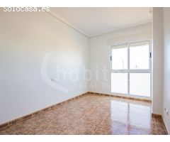 Apartamento en primera planta con vistas al campo a la venta en Los Montesinos,