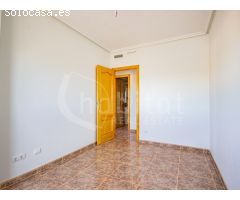 Apartamento en primera planta con vistas al campo a la venta en Los Montesinos,
