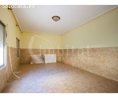 Casa de pueblo adosada en planta baja a la venta en Los Montesinos, Alicante