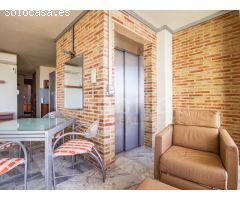 Apartamento en primera planta orientado a Sur, con solárium comunitario a la
