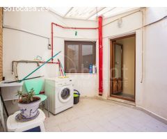 Apartamento en primera planta orientado a Sur, con solárium comunitario a la