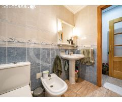 Apartamento en primera planta con plaza de garaje a la venta en Los Montesinos,