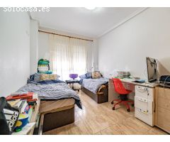 Apartamento en primera planta con plaza de garaje a la venta en Los Montesinos,