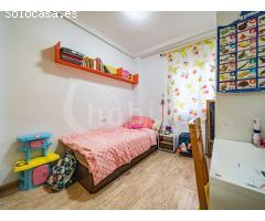 Apartamento en primera planta con plaza de garaje a la venta en Los Montesinos,