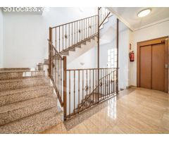 Apartamento en primera planta con plaza de garaje a la venta en Los Montesinos,