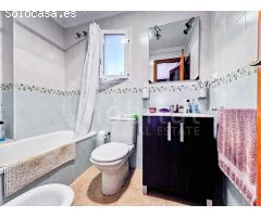 Apartamento con solárium y piscina comunitaria a la venta en Los Montesinos,