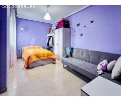 Apartamento con solárium y piscina comunitaria a la venta en Los Montesinos,