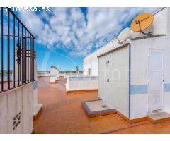Apartamento con solárium y piscina comunitaria a la venta en Los Montesinos,
