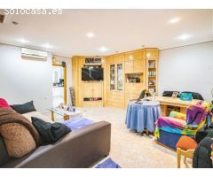 Dúplex adosado con plaza de garaje y solárium privado a la venta en Los