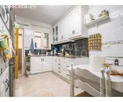 Dúplex adosado con plaza de garaje y solárium privado a la venta en Los