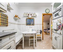 Dúplex adosado con plaza de garaje y solárium privado a la venta en Los