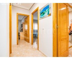Dúplex adosado con plaza de garaje y solárium privado a la venta en Los