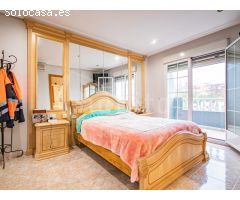Dúplex adosado con plaza de garaje y solárium privado a la venta en Los
