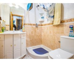 Dúplex adosado con plaza de garaje y solárium privado a la venta en Los