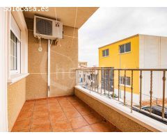 Casa de pueblo distribuida en tres plantas a la venta en Los Montesinos,