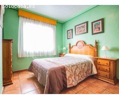 Casa de pueblo distribuida en tres plantas a la venta en Los Montesinos,