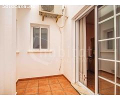 Casa de pueblo distribuida en tres plantas a la venta en Los Montesinos,