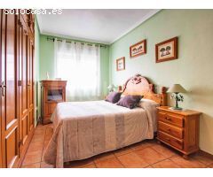Casa de pueblo distribuida en tres plantas a la venta en Los Montesinos,