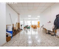 Casa de pueblo distribuida en tres plantas a la venta en Los Montesinos,