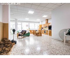 Casa de pueblo distribuida en tres plantas a la venta en Los Montesinos,