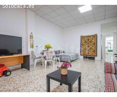 Casa de pueblo distribuida en tres plantas a la venta en Los Montesinos,