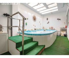 Casa de pueblo distribuida en tres plantas a la venta en Los Montesinos,