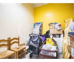 Casa de pueblo distribuida en tres plantas a la venta en Los Montesinos,