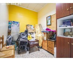 Casa de pueblo distribuida en tres plantas a la venta en Los Montesinos,