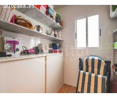 Casa de pueblo distribuida en tres plantas a la venta en Los Montesinos,
