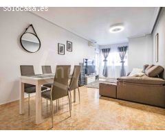 Apartamento en primera planta, con solárium y piscina comunitarios a la venta en