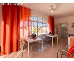Villa independiente con jardín y piscina privada a la venta en San Miguel de