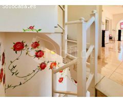 Villa independiente con jardín y piscina privada a la venta en San Miguel de