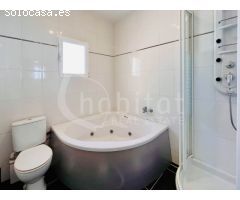 Villa independiente con jardín y piscina privada a la venta en San Miguel de