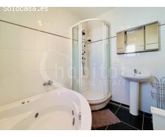 Villa independiente con jardín y piscina privada a la venta en San Miguel de