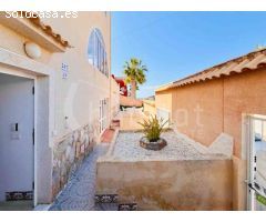 Villa independiente con jardín y piscina privada a la venta en San Miguel de