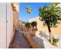Villa independiente con jardín y piscina privada a la venta en San Miguel de
