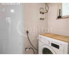 Apartamento de dos dormitorios con solárium y piscina comunitaria en alquiler en